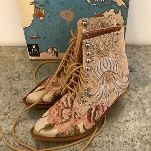 Jeffery Campbell Elmcroft RARE